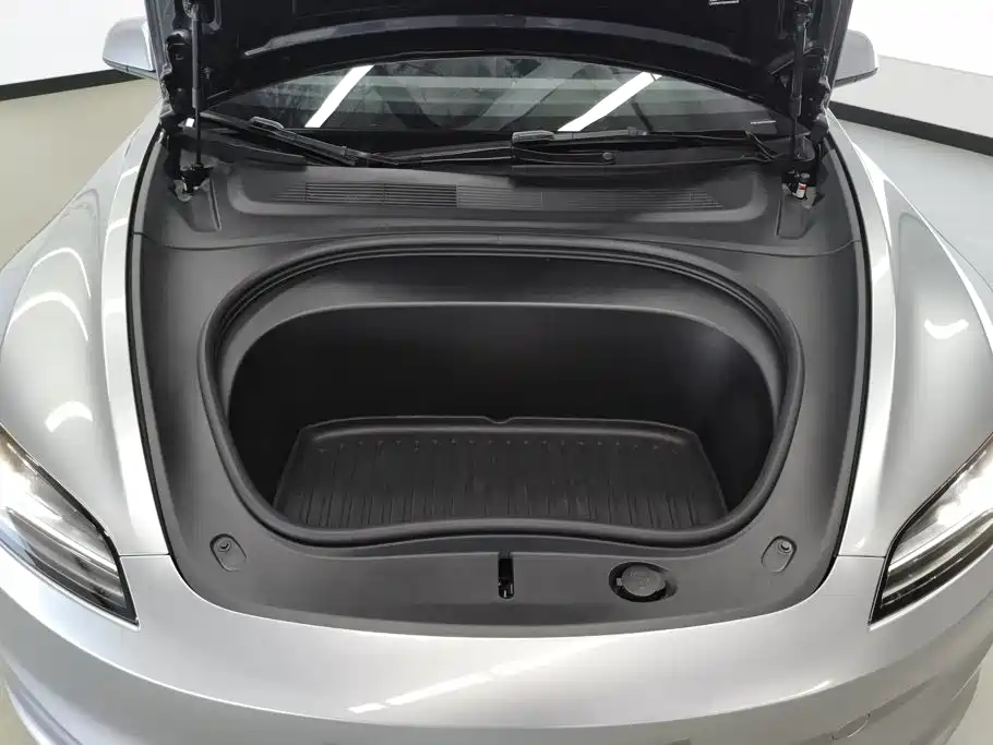 Tesla Model 3 — фото 10