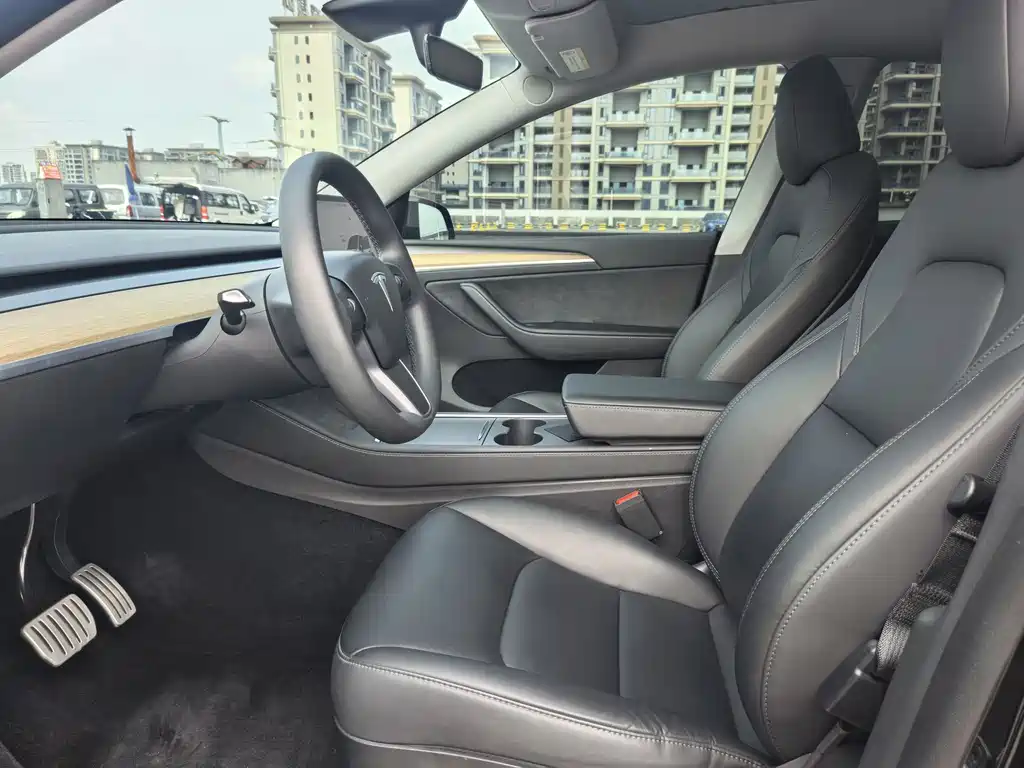 Tesla Model Y — фото 13