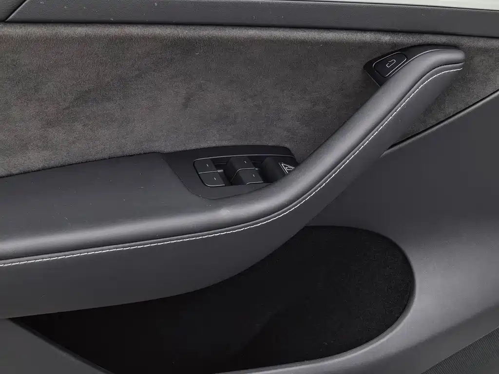 Tesla Model Y — фото 16