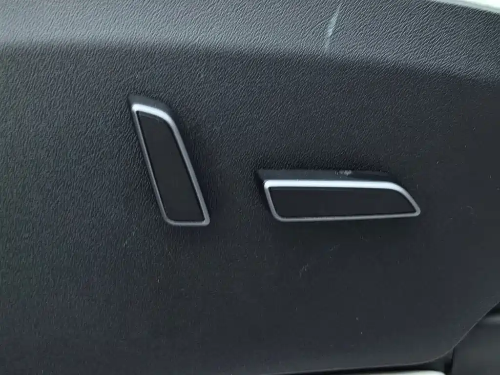 Tesla Model Y — фото 19