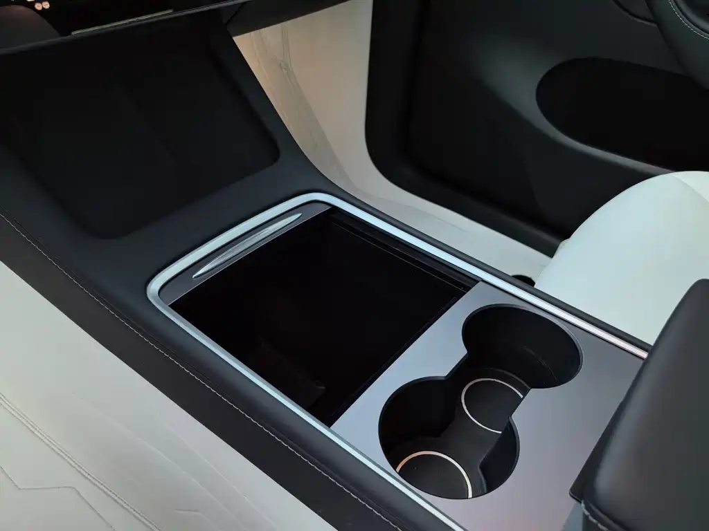 Tesla Model Y — фото 23