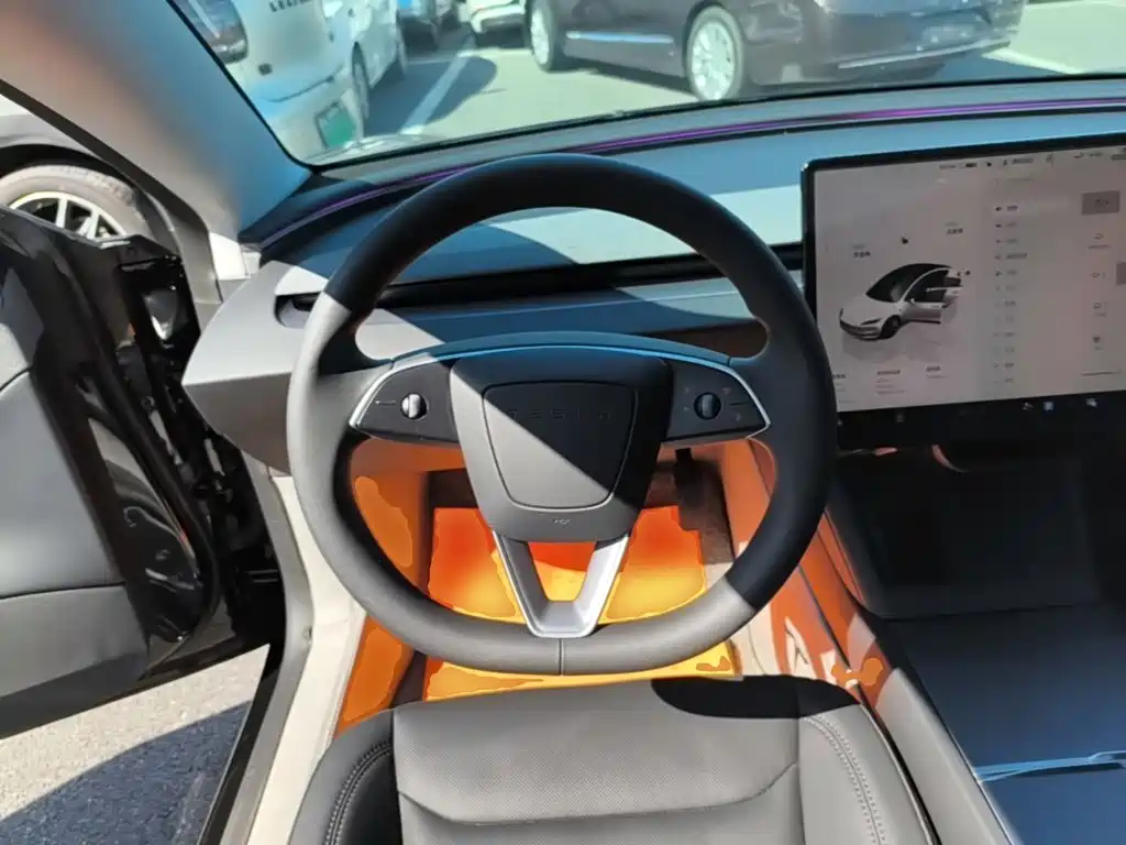 Tesla Model 3 — фото 11