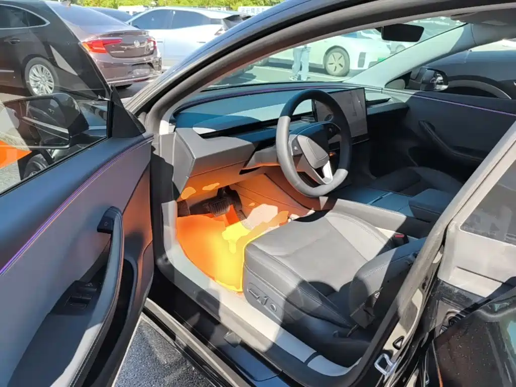 Tesla Model 3 — фото 16