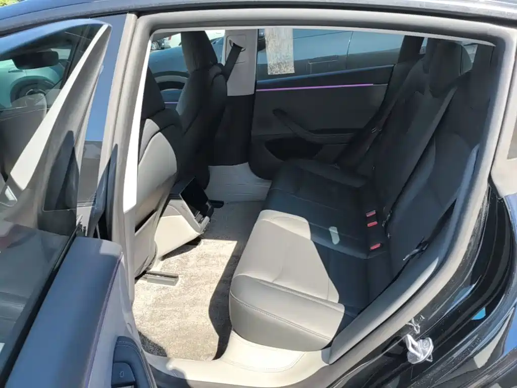 Tesla Model 3 — фото 17