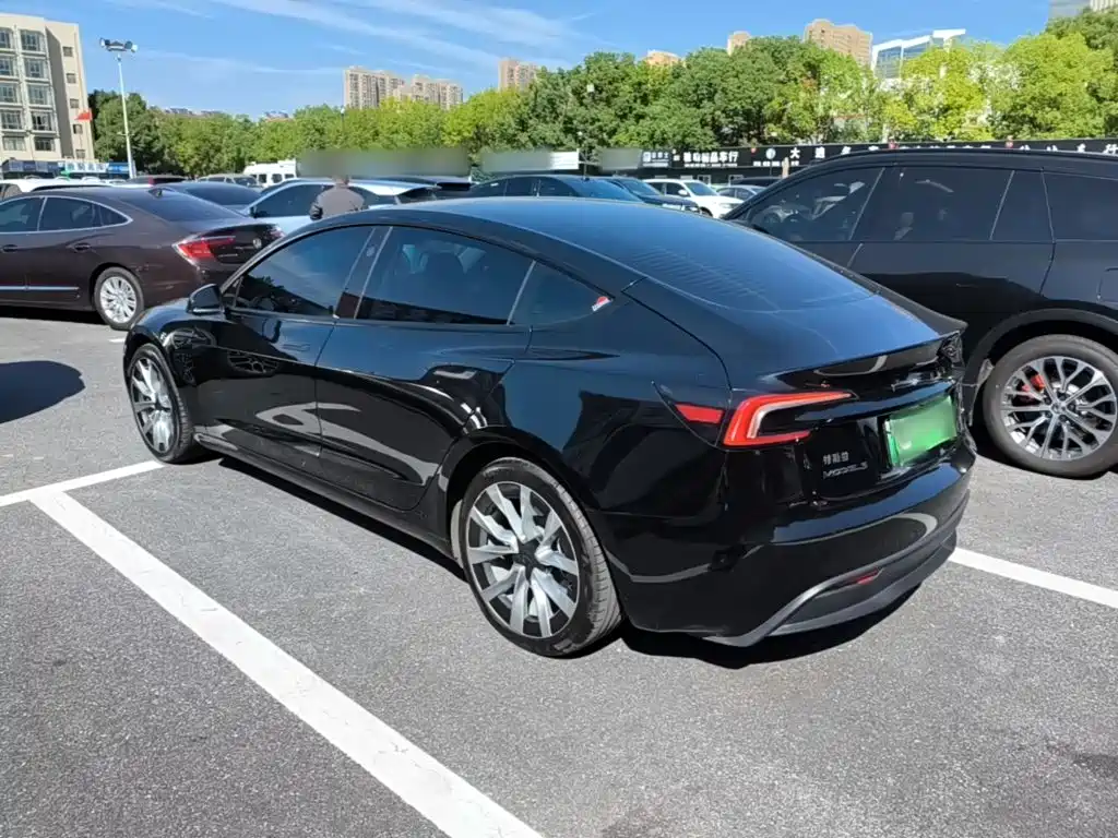 Tesla Model 3 — фото 5