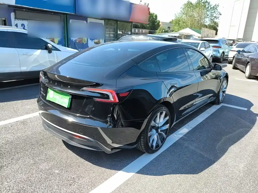 Tesla Model 3 — фото 7