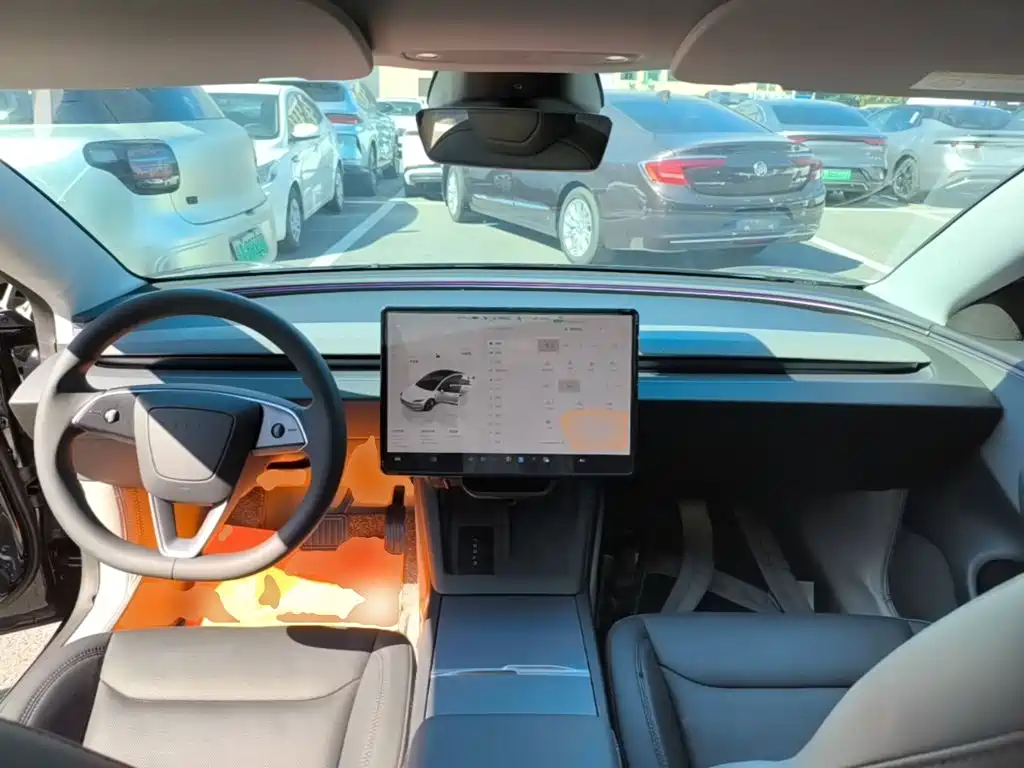 Tesla Model 3 — фото 10