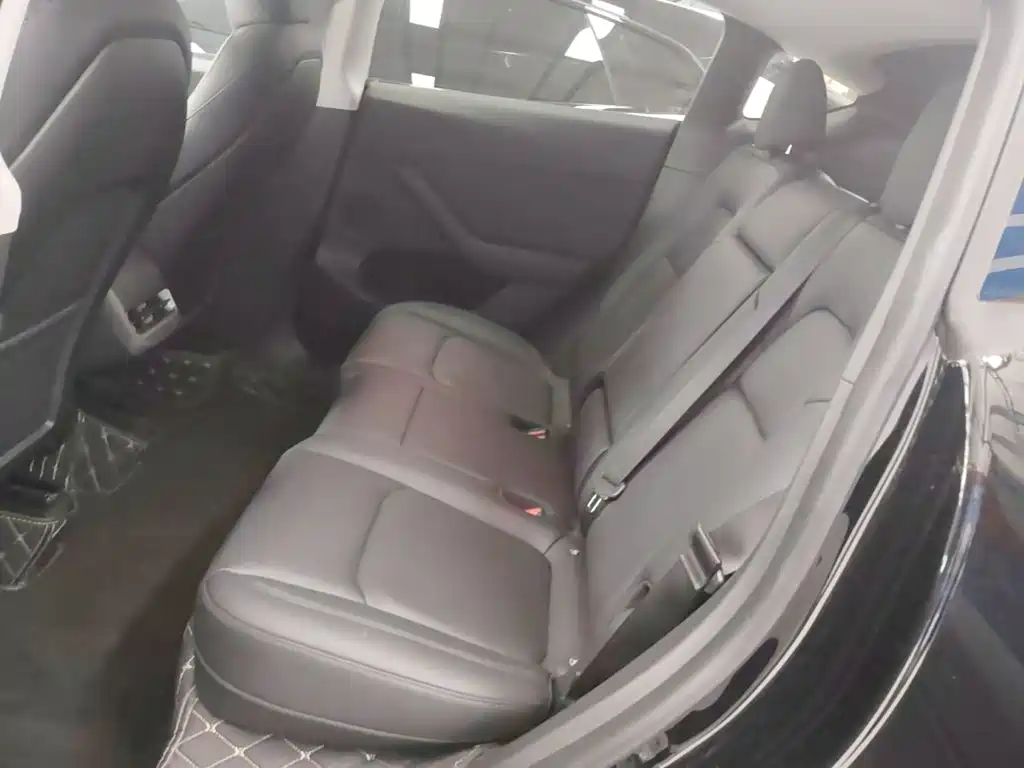 Tesla Model Y — фото 17