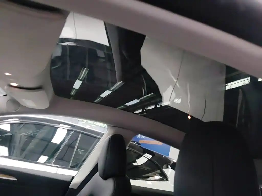 Tesla Model Y — фото 18