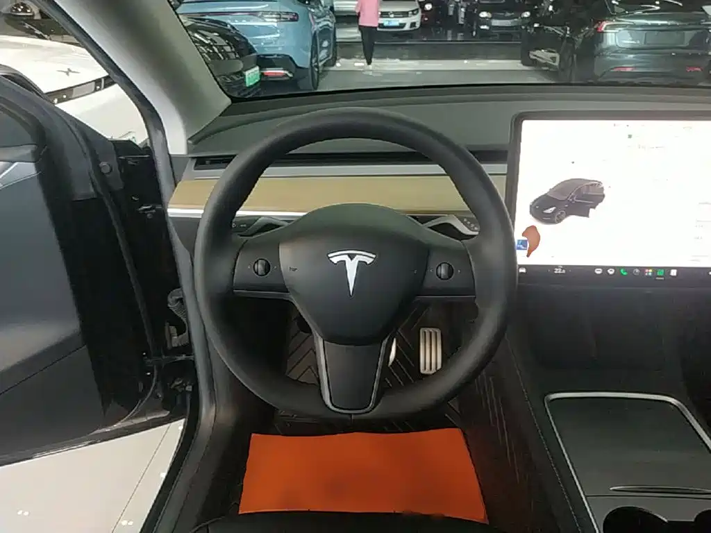 Tesla Model Y — фото 11
