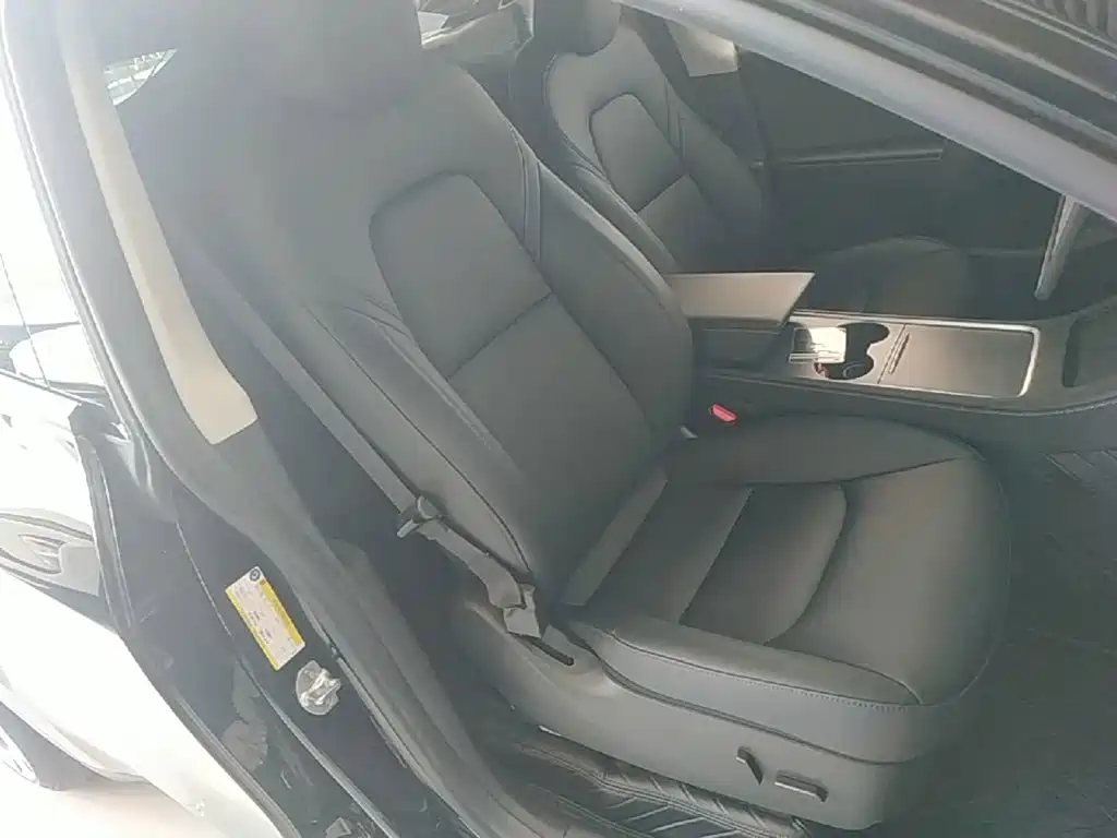 Tesla Model Y — фото 25