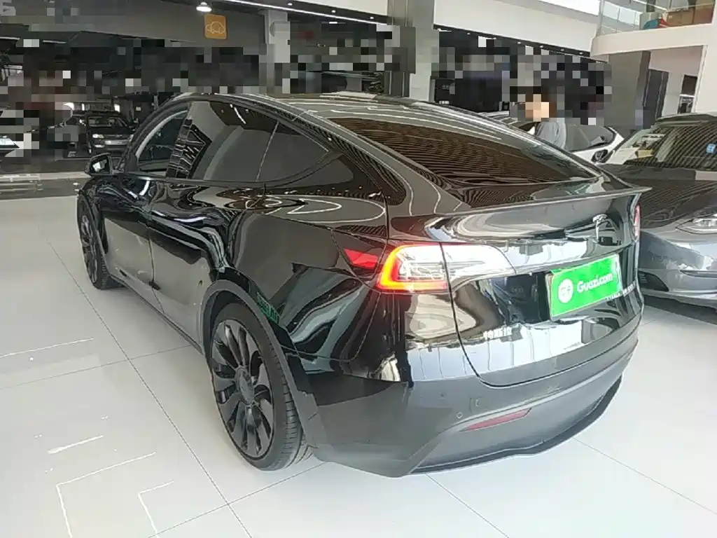 Tesla Model Y — фото 5