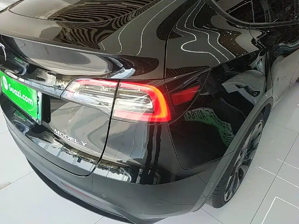 Tesla Model Y — фото 8
