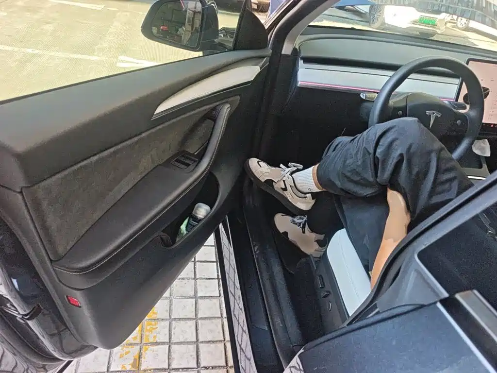 Tesla Model Y — фото 17