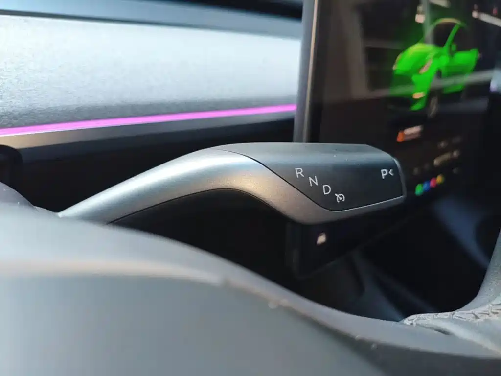 Tesla Model Y — фото 14