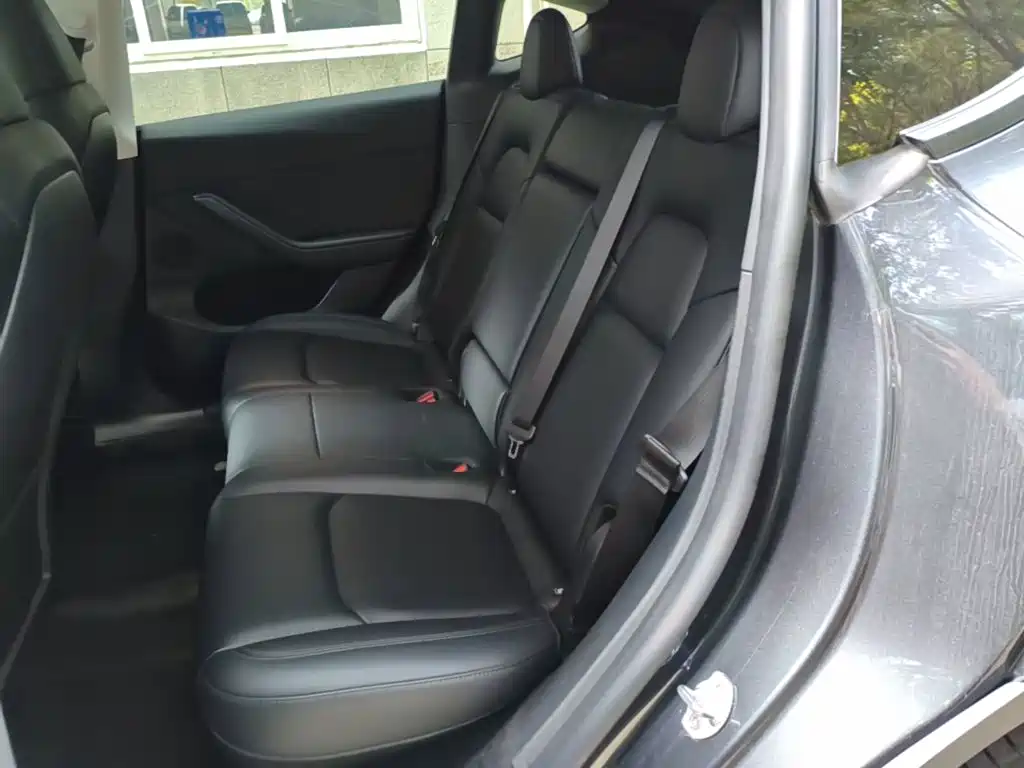 Tesla Model Y — фото 17