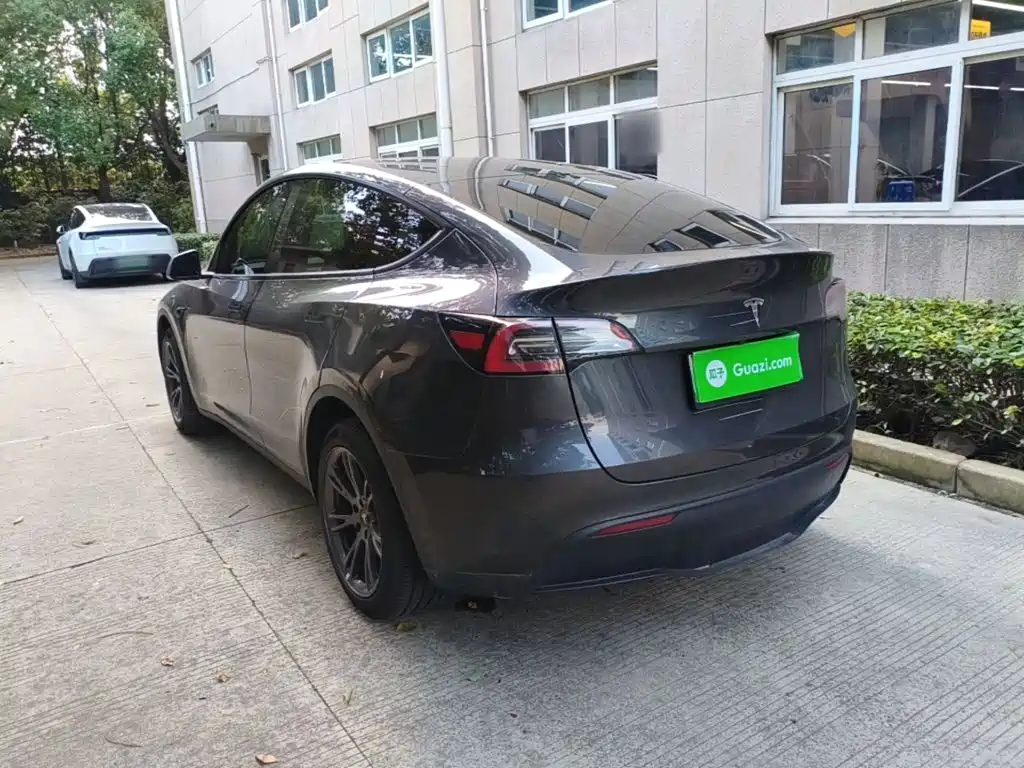 Tesla Model Y — фото 5