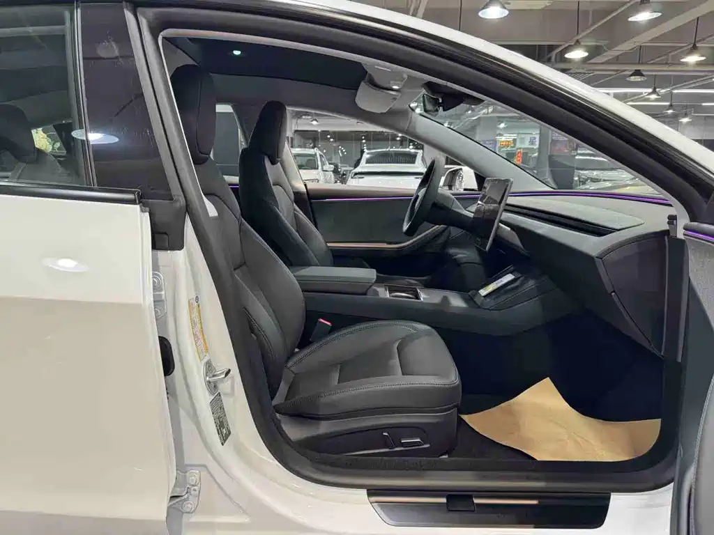 Tesla Model 3 — фото 11