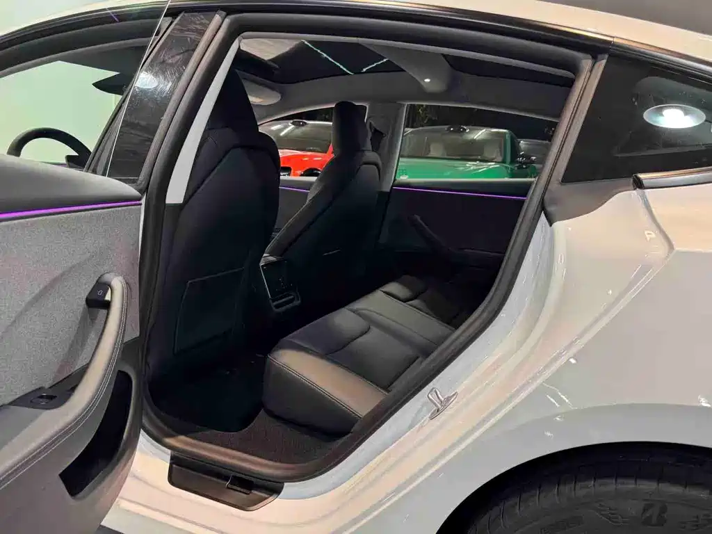 Tesla Model 3 — фото 9
