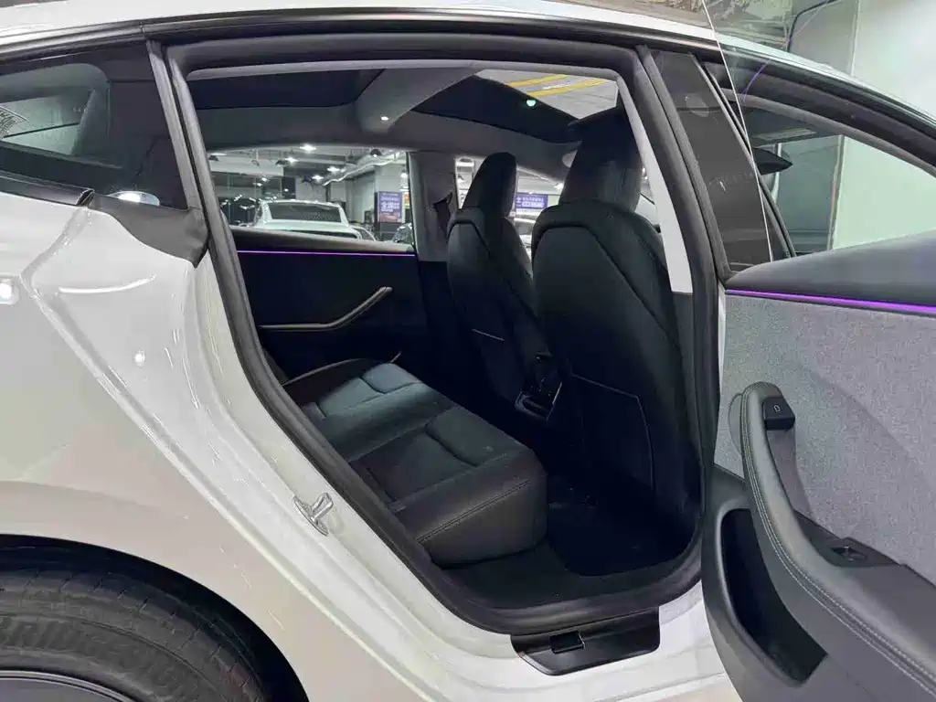 Tesla Model 3 — фото 10