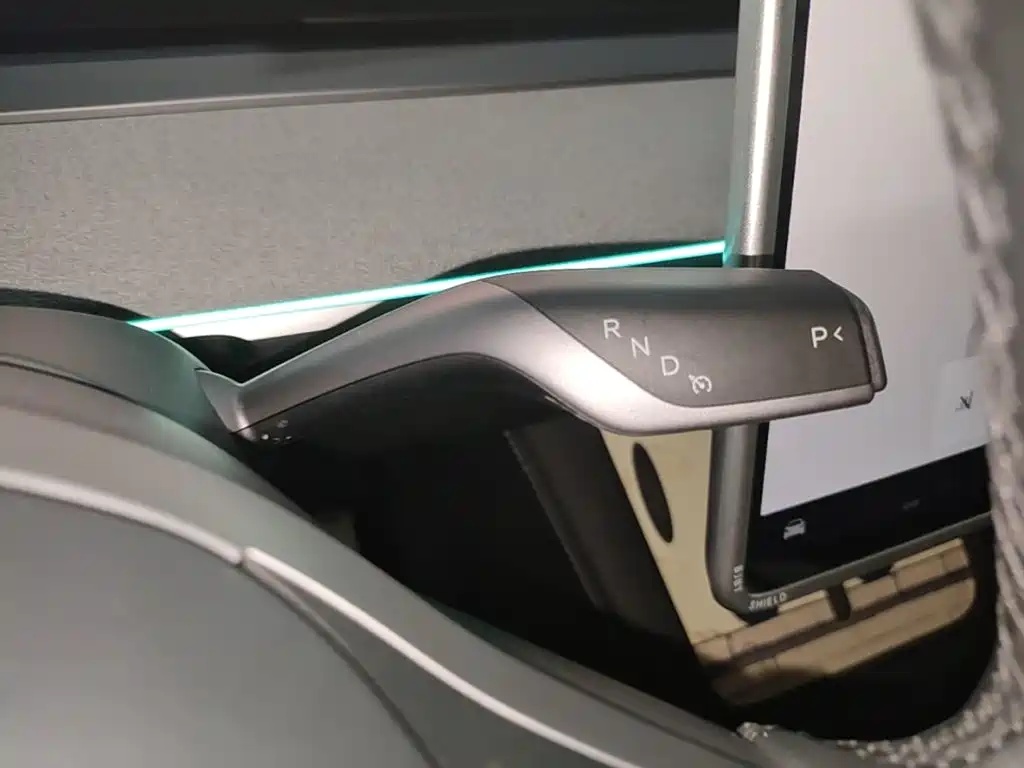 Tesla Model Y — фото 14