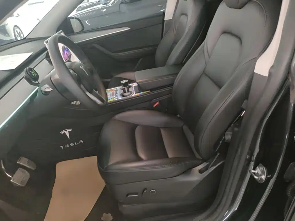 Tesla Model Y — фото 15