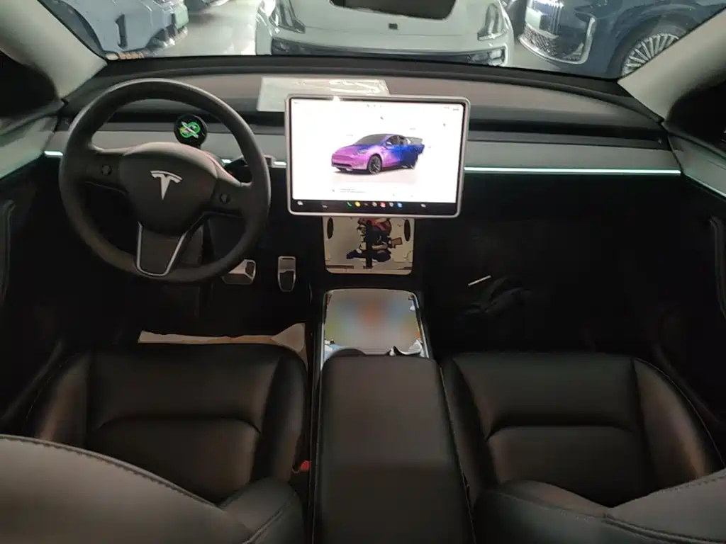 Tesla Model Y — фото 10