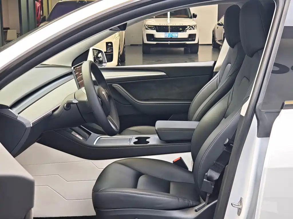 Tesla Model Y — фото 7