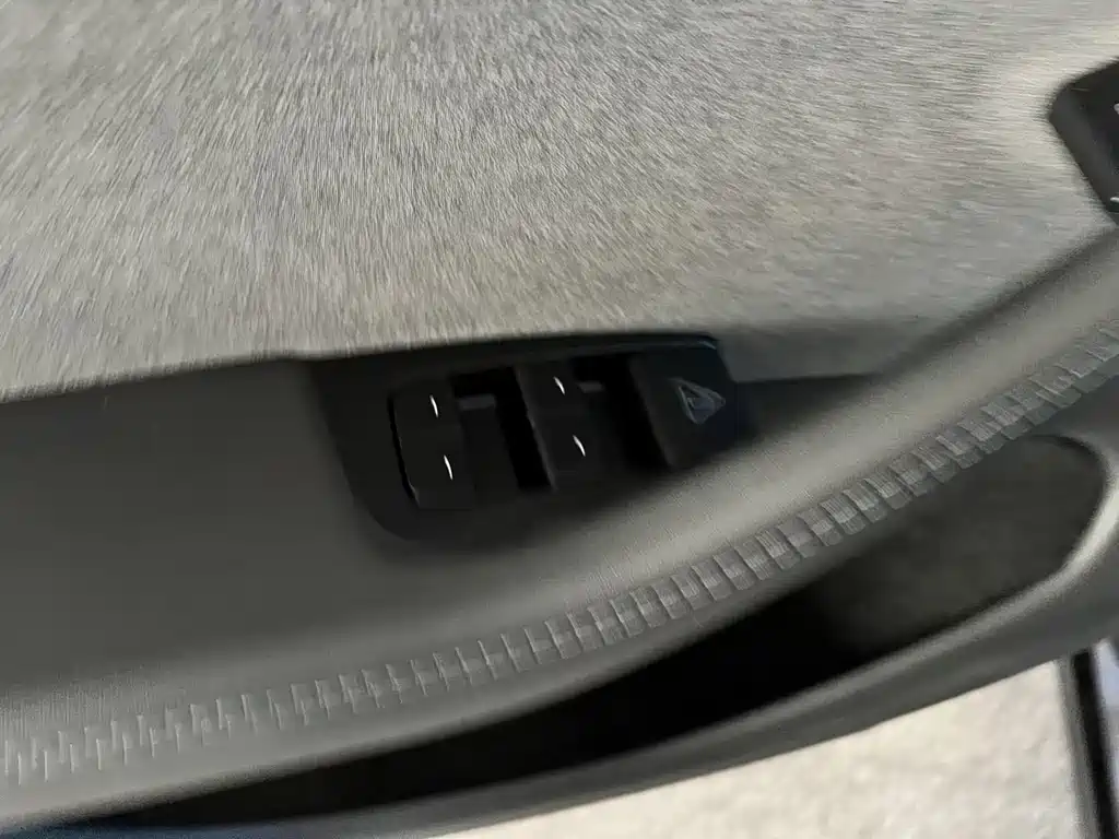 Tesla Model Y — фото 31