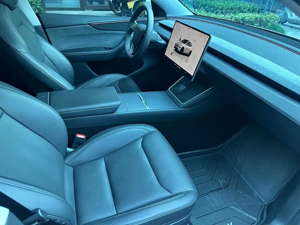 Tesla Model Y — фото 7