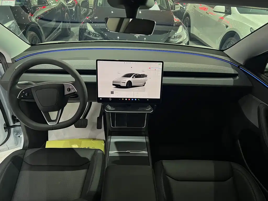 Tesla Model Y — фото 9