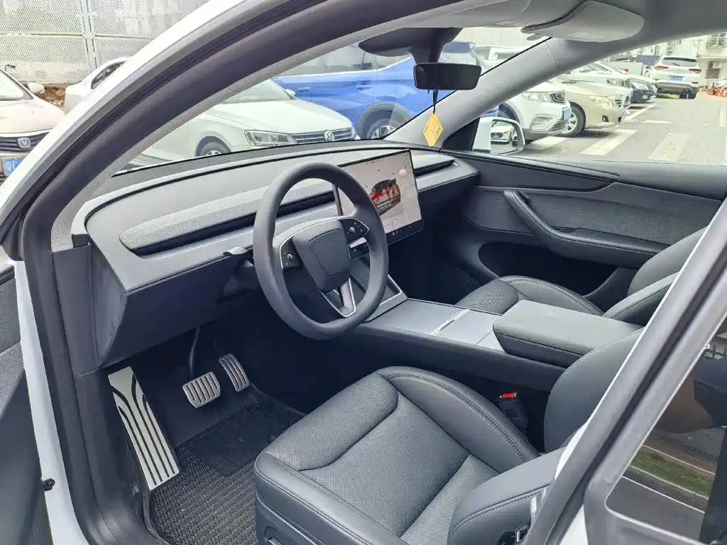 Tesla Model Y — фото 3
