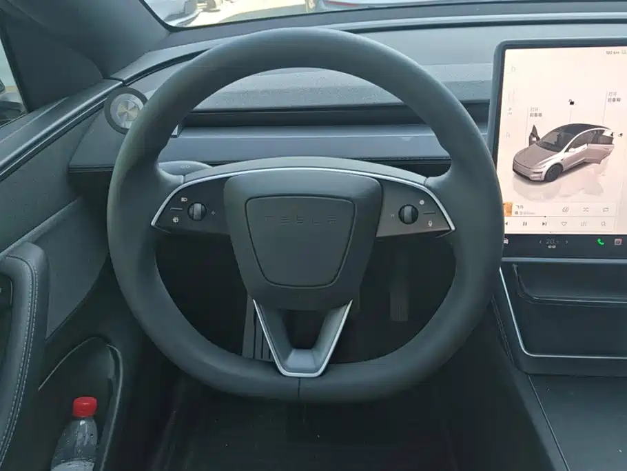 Tesla Model Y — фото 15