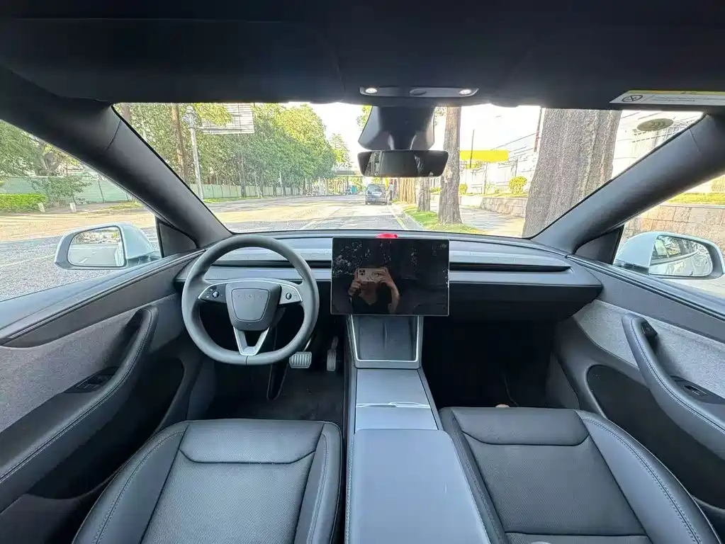 Tesla Model Y — фото 4