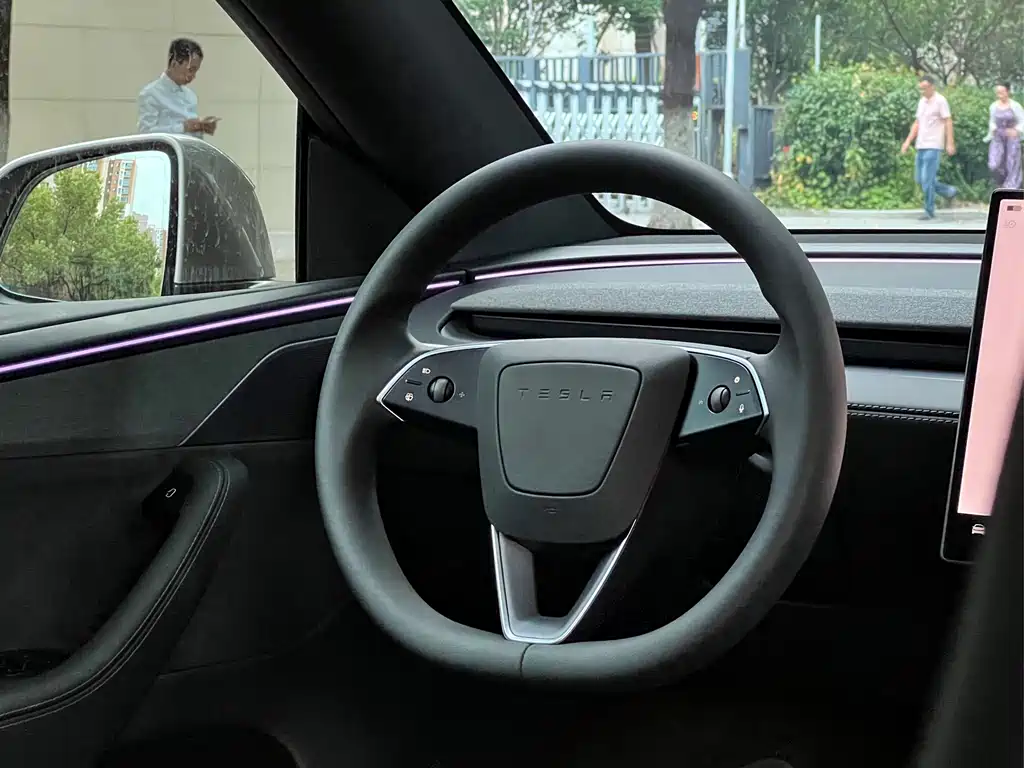 Tesla Model Y L — фото 17