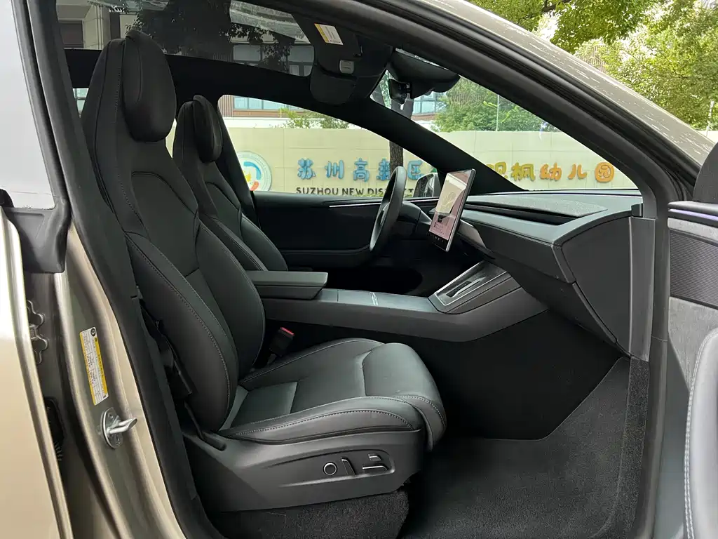 Tesla Model Y L — фото 10