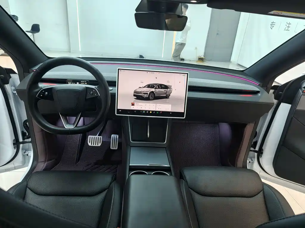 Tesla Model Y L — фото 8