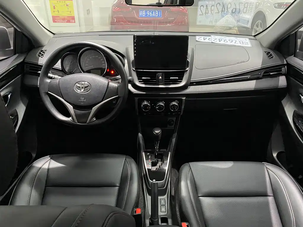 Toyota Yaris L — фото 6