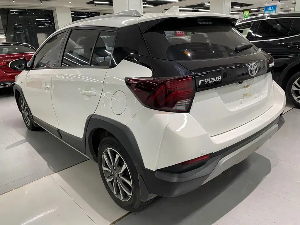 Toyota Yaris L — фото 8