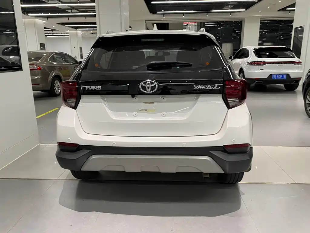 Toyota Yaris L — фото 9