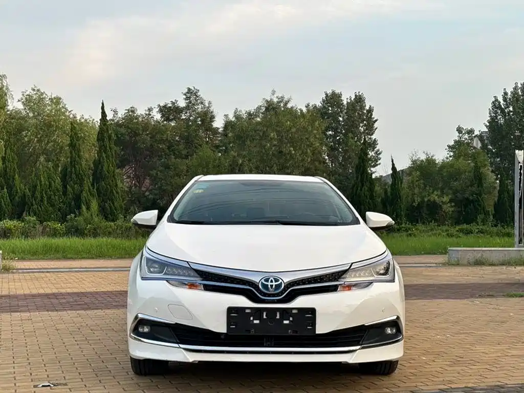 Toyota Corolla Hybrid — фото 2