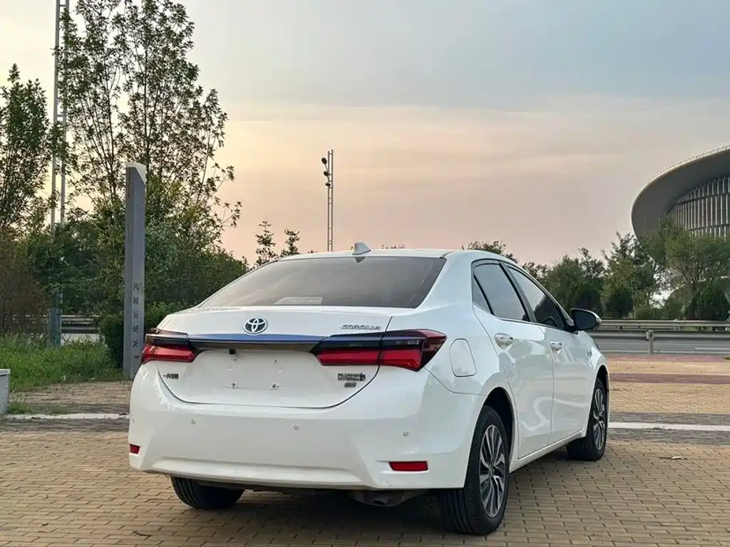 Toyota Corolla Hybrid — фото 4