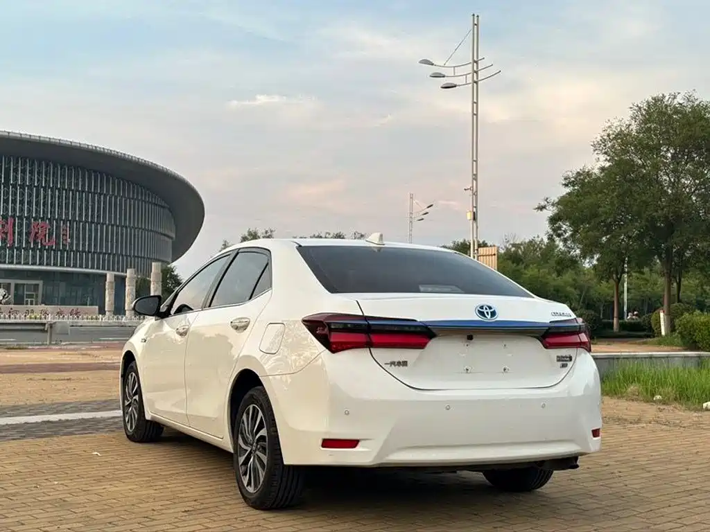 Toyota Corolla Hybrid — фото 6