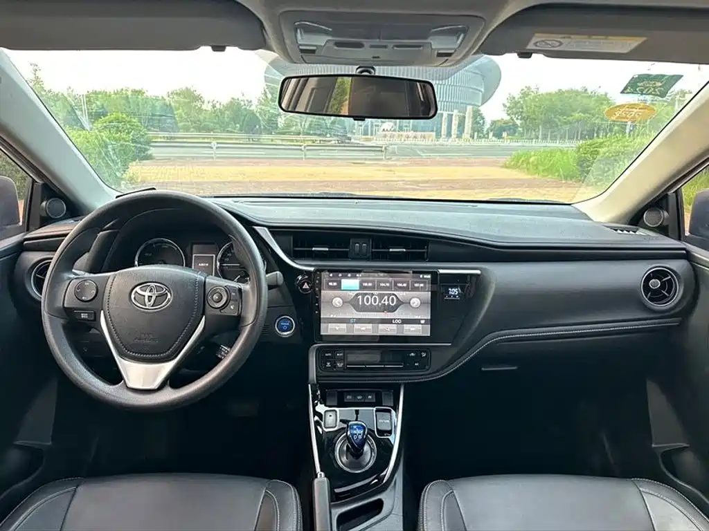 Toyota Corolla Hybrid — фото 9