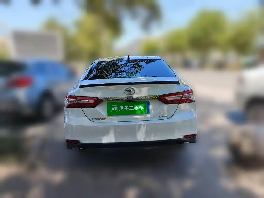 Toyota Camry — фото 3