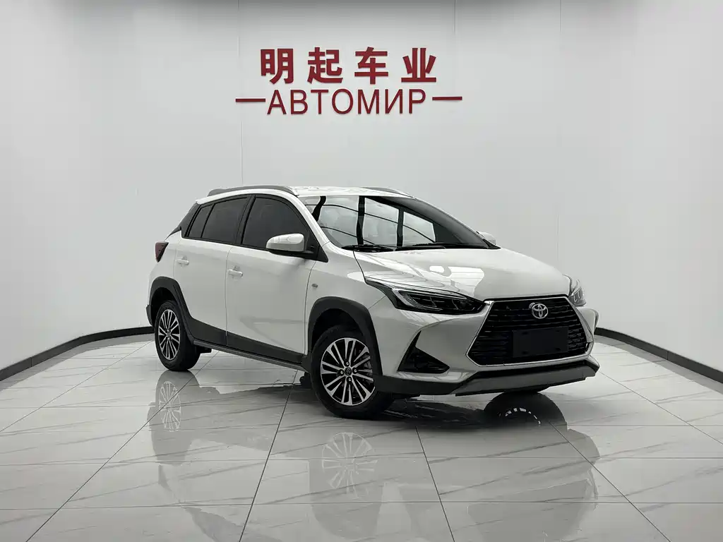 Toyota Yaris L — фото 2