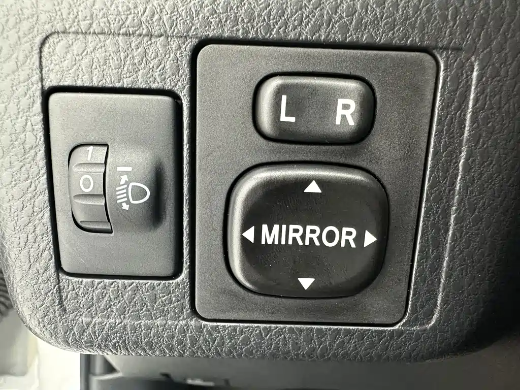 Toyota Yaris L — фото 11