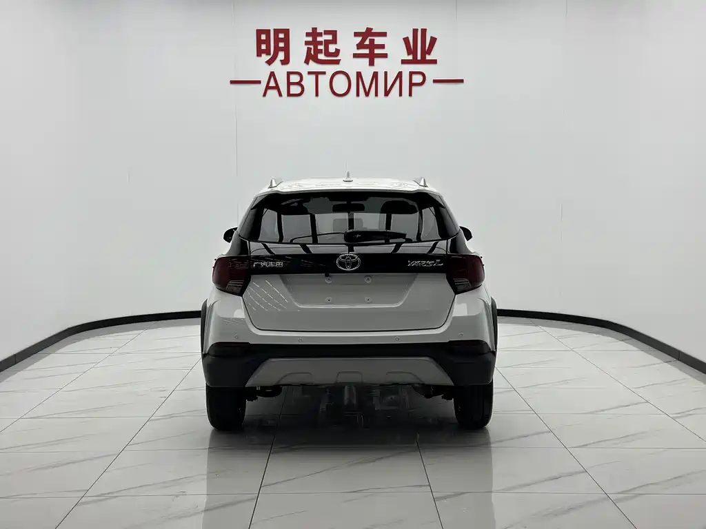 Toyota Yaris L — фото 9