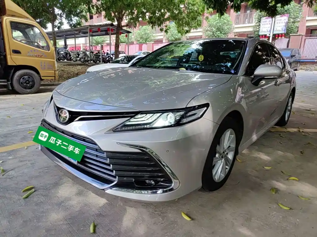 Toyota Camry — фото 2