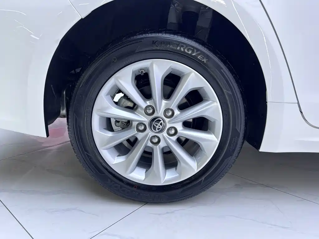 Toyota Corolla — фото 18